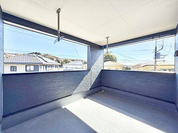 【バルコニー】■ 朝のコーヒーや夜の星空を楽しむ、癒しの場所