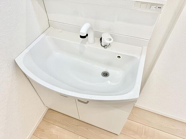 【ハンドシャワー付洗面台】■手洗いや顔を洗う時も快適に使える便利なシャワー