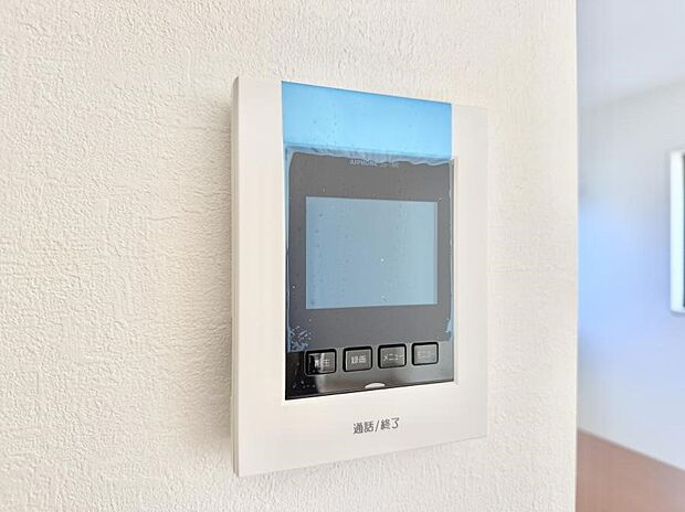 【TVモニター付インターフォン】■訪問者を確認できて安心感が増します