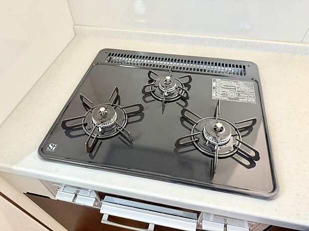 【3口ガスコンロ】■一度に多くの料理ができ便利で効率的