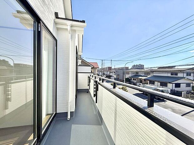 【バルコニー】■ 朝のコーヒーや夜の星空を楽しむ、癒しの場所