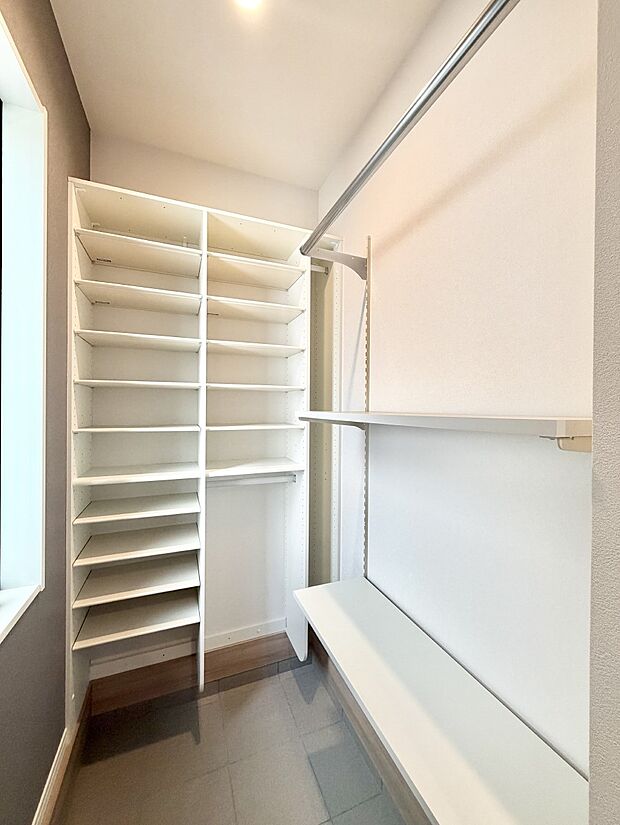 【その他内観】■シューズインクローク付き!雨具や三輪車も置けます