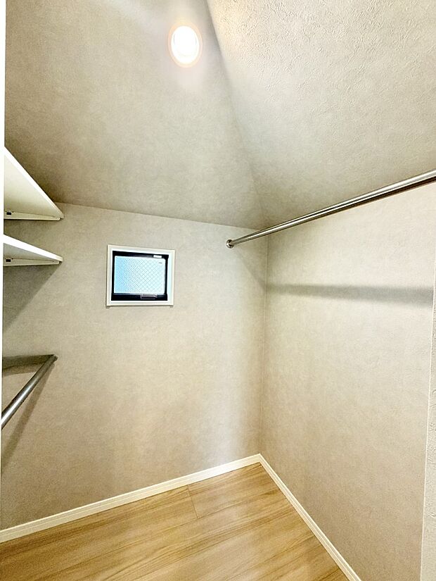 【その他内観】■広い収納スペースはうれしいですね