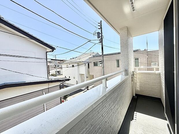 【バルコニー】■ 朝のコーヒーや夜の星空を楽しむ、癒しの場所