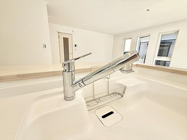 【浄水器】■清潔でおいしい水を手軽に供給してくれます