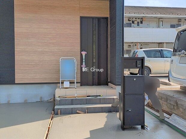 【玄関】■ シンプルで美しく、住まいの第一印象を彩る玄関です