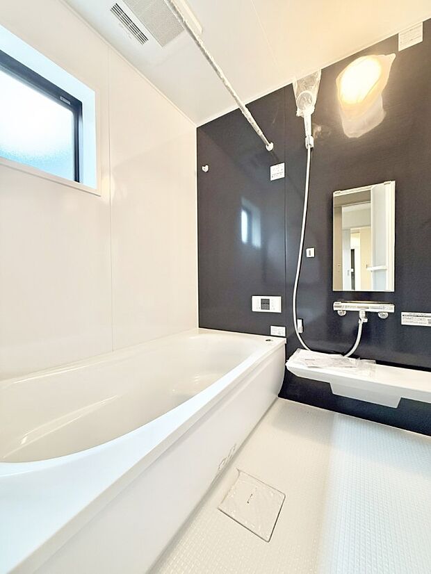 【浴室】■一日の疲れを癒す、心落ち着く空間です