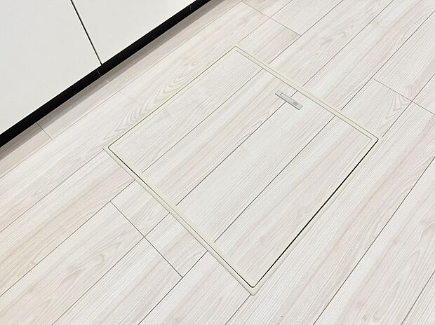 【床下収納】■隠れた収納スペースで家全体がスッキリ