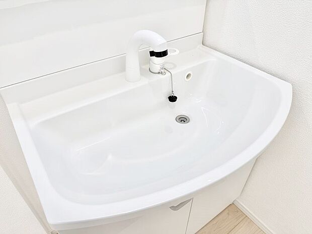 【ハンドシャワー付洗面台】■手洗いや顔を洗う時も快適に使える便利なシャワー