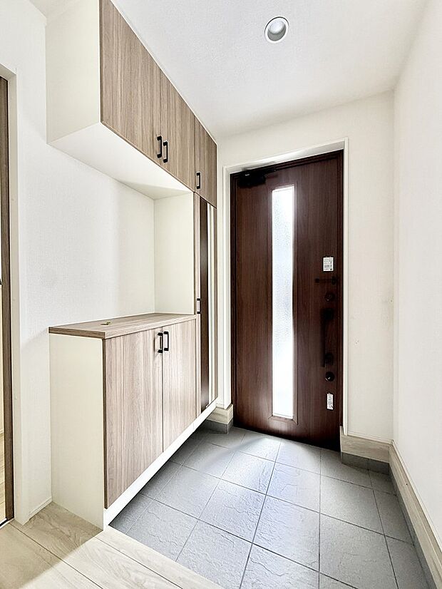 【玄関】■ シンプルで美しく、快適な暮らしの入り口