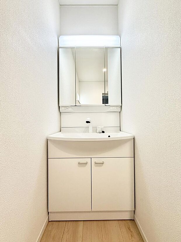 【洗面台・洗面所】■明るい洗面所は毎朝の歯磨きも楽しくできちゃいそうです♪