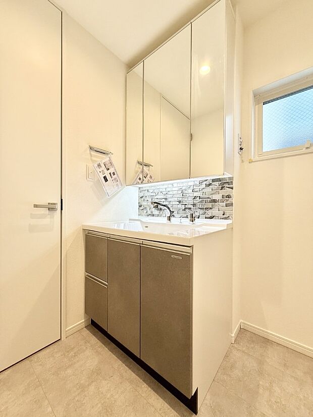 【洗面台・洗面所】■朝の準備がスムーズにできる広さです