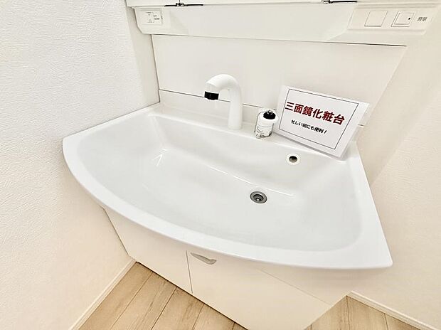 【ハンドシャワー付洗面台】■手洗いや顔を洗う時も快適に使える便利なシャワー