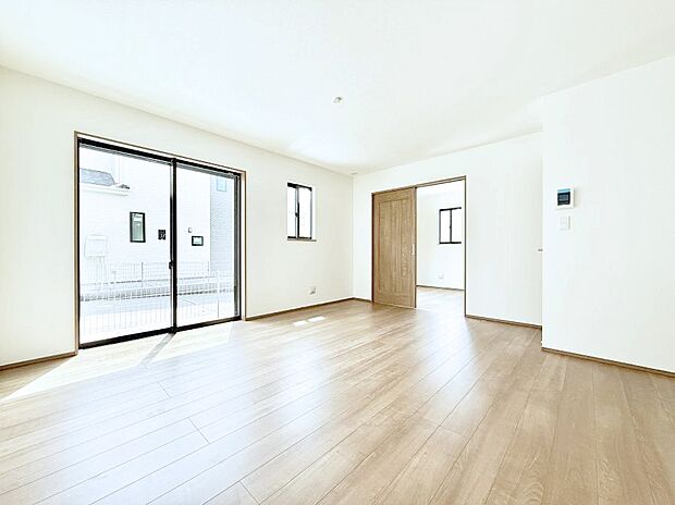 【リビング】■光と風を感じる、リラックスできる空間