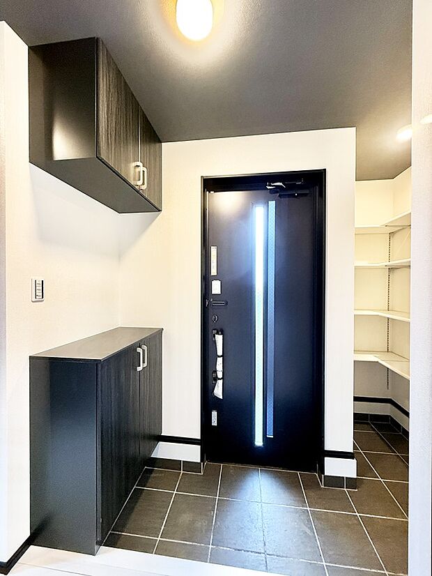 【玄関】■ ここから始まる一日、すっきり整った玄関