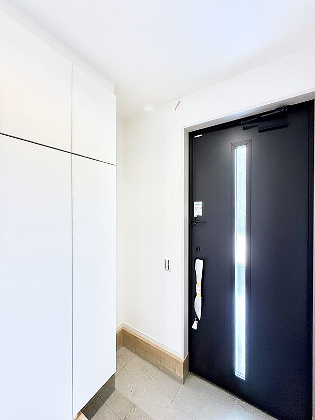 【玄関】■ シンプルで美しく、快適な暮らしの入り口