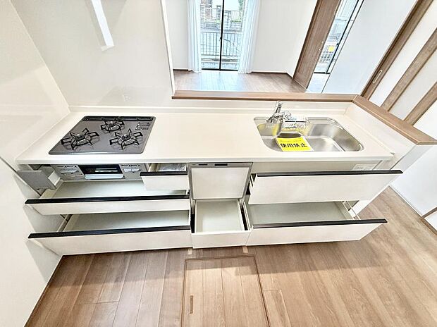 【キッチン】■家族の絆を深める、温もりのあるキッチン