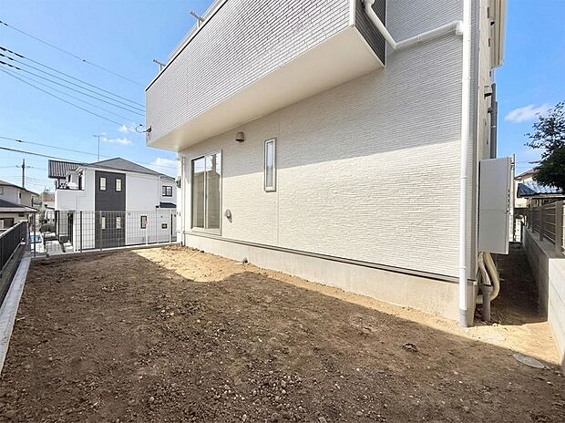 【庭】■季節の移ろいを感じられる、落ち着いた雰囲気の屋外空間