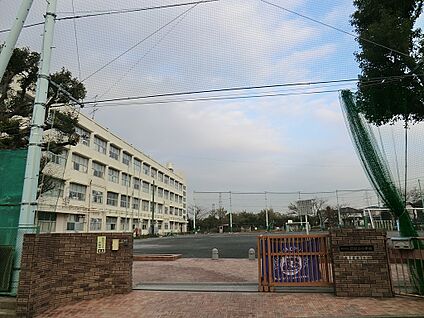 横浜市立日限山小学校 550m(7分)