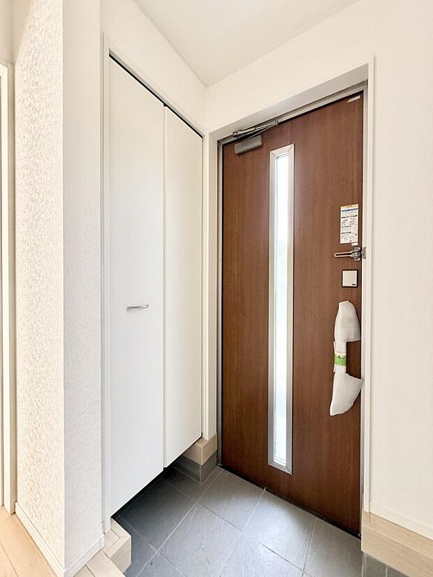 【玄関】■ シンプルで美しく、快適な暮らしの入り口