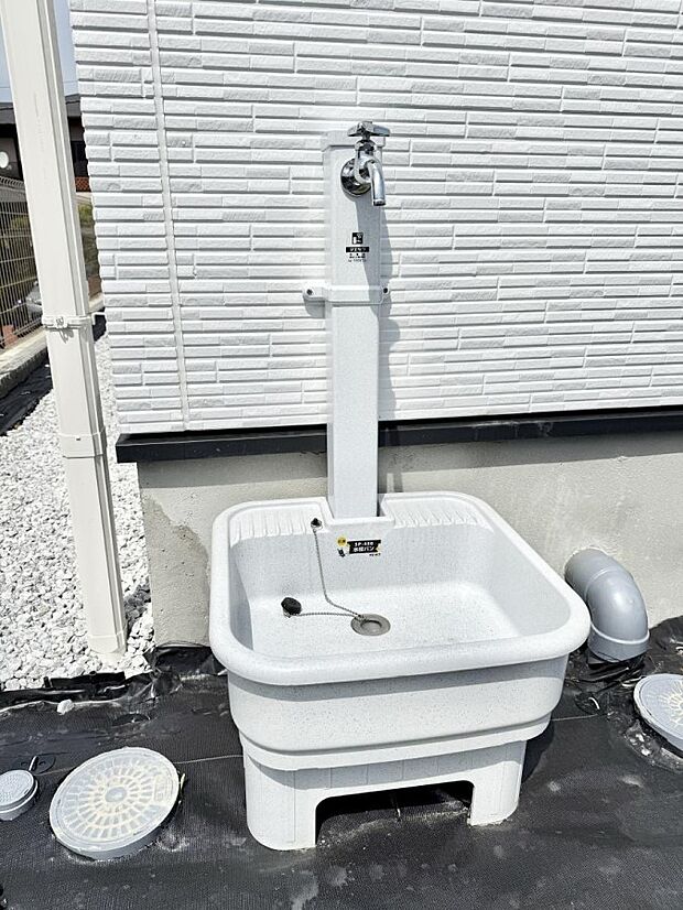 【その他現地】■ガーデニングや洗車などの際に大活躍な屋外立水栓