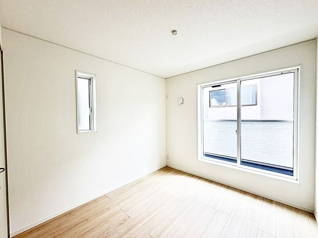 【リビング以外の居室】1号棟  ■落ち着いた雰囲気のお部屋で心が安らぐ空間