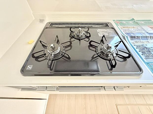 【3口ガスコンロ】■一度に多くの料理ができ便利で効率的