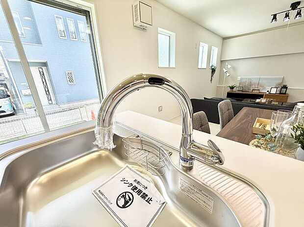 【浄水器】■清潔でおいしい水を手軽に供給してくれます