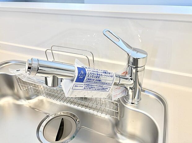 【浄水器】■清潔でおいしい水を手軽に供給してくれます