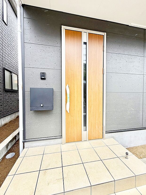 【玄関】1号棟 ■ シンプルで美しく、住まいの第一印象を彩る玄関です