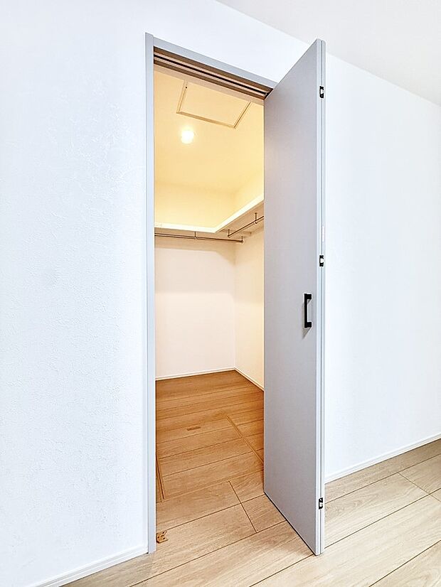 【収納】1号棟  ■WIC付きで衣類も荷物もまとめて収納