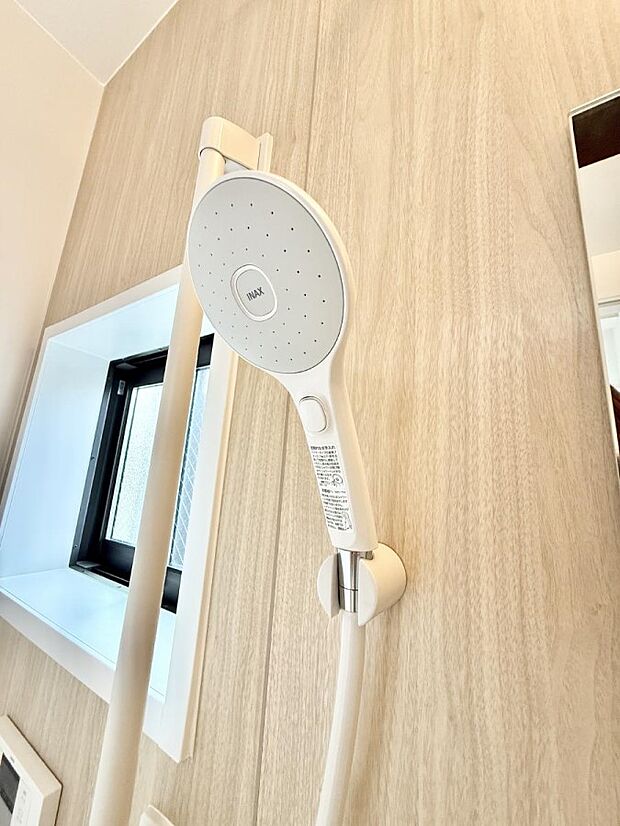 【止水シャワーヘッド】■手元で簡単に止水できるため、水の無駄遣いを減らすことができます。