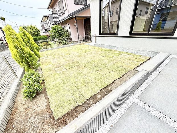【庭】1号棟 ■暮らしに潤いを与える、緑が取り入れられた住まいです