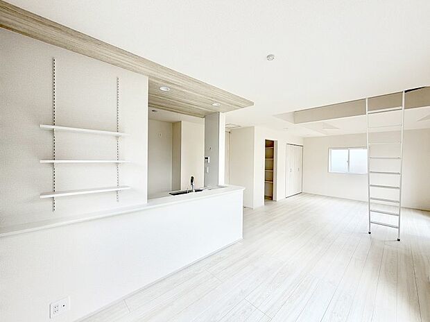 【ダイニング】2号棟  ■温もりを感じる、居心地のいいリビング