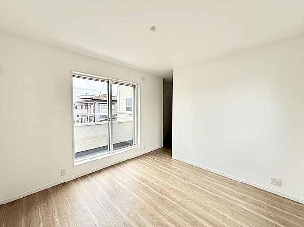 【リビング以外の居室】■落ち着いた色合いのお部屋で穏やかな時間を楽しめます