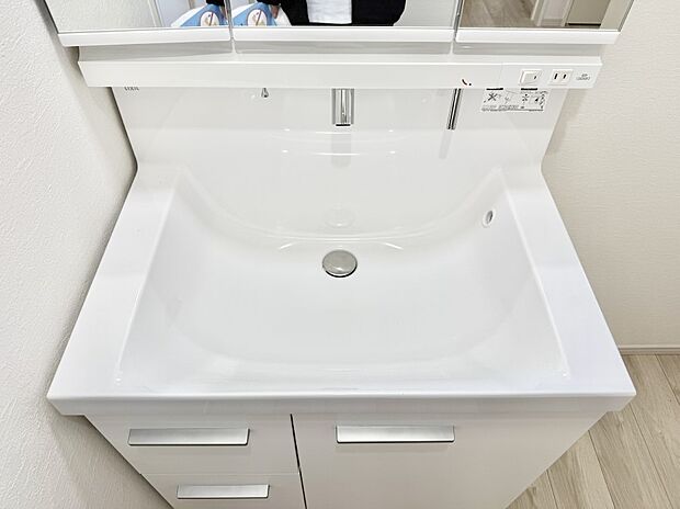【ハンドシャワー付洗面台】■手洗いや顔を洗う時も快適に使える便利なシャワー