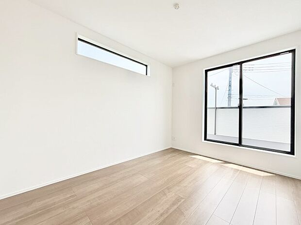 【リビング以外の居室】4号棟  ■落ち着いた色合いのお部屋で穏やかな時間を楽しめます