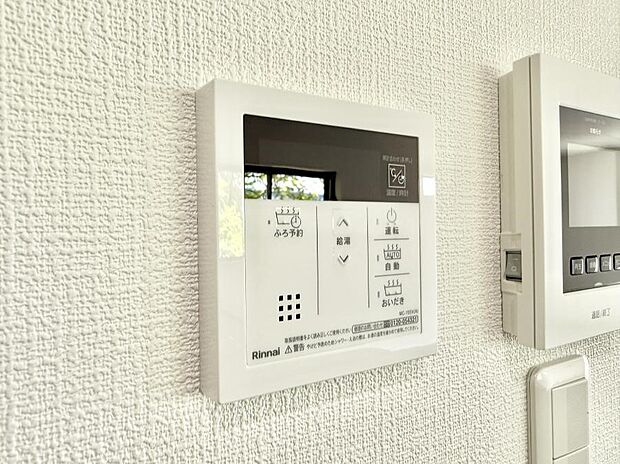 【追い炊き機能付浴室】■家族の入浴時間がバラバラでも、いつでも温かいお風呂に入れます。