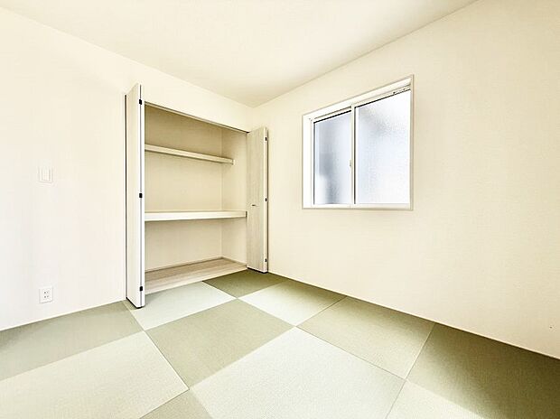 【リビング以外の居室】1号棟  ■落ち着いた色合いのお部屋で穏やかな時間を楽しめます