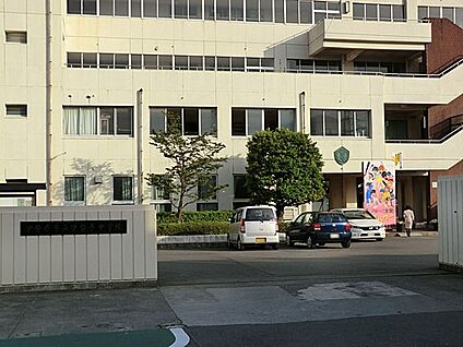 伊勢原市立伊勢原中学校 1410m(18分)