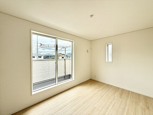 【リビング以外の居室】1号棟 ■清潔感あふれるお部屋で毎日を快適に過ごせます