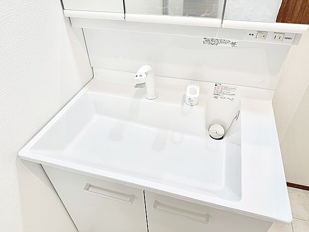 【ハンドシャワー付洗面台】■手洗いや顔を洗う時も快適に使える便利なシャワー