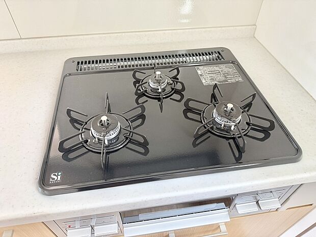 【3口ガスコンロ】■複数の鍋が同時に使えますね