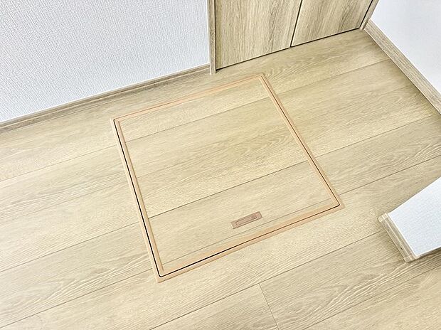 【床下収納】■日用品やストックに便利な床下収納