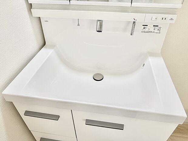 【ハンドシャワー付洗面台】■手洗いや顔を洗う時も快適に使える便利なシャワー