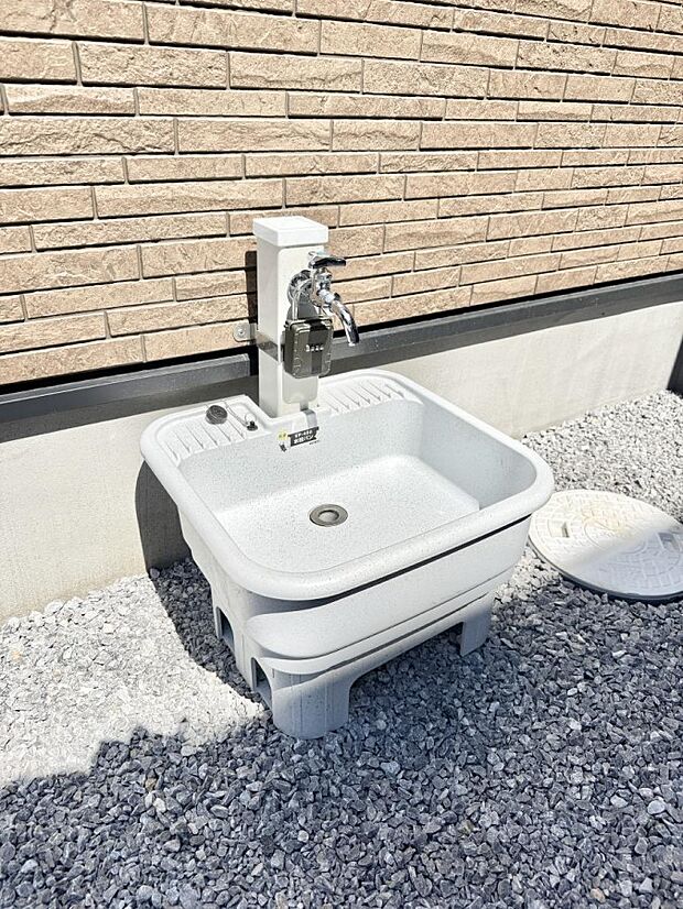 【その他現地】5号棟  ■ガーデニングや洗車などの際に大活躍な屋外立水栓  