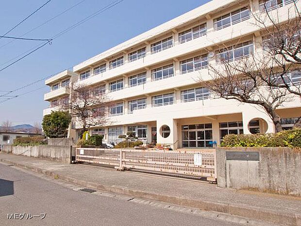 愛川町立菅原小学校(約800m・徒歩10分)