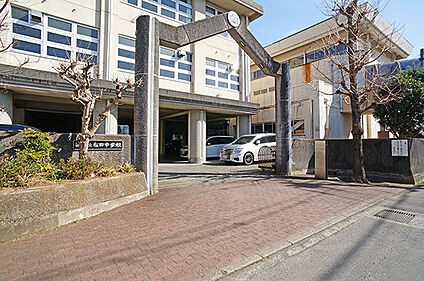 松田町立松田中学校 700m(9分)