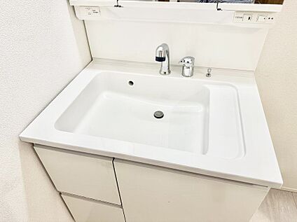 ハンドシャワー付洗面台
