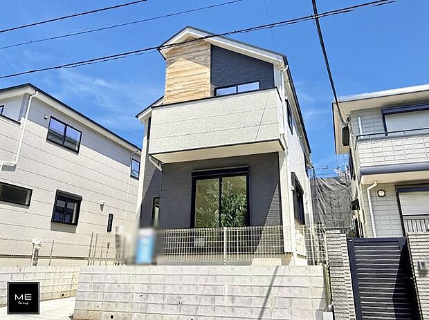【現地外観写真】2号棟  ■家族の笑顔があふれる、心安らぐ住まいです